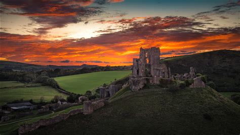 Corfe Castle On Hill During Sunset In Dorse England 4k Hd