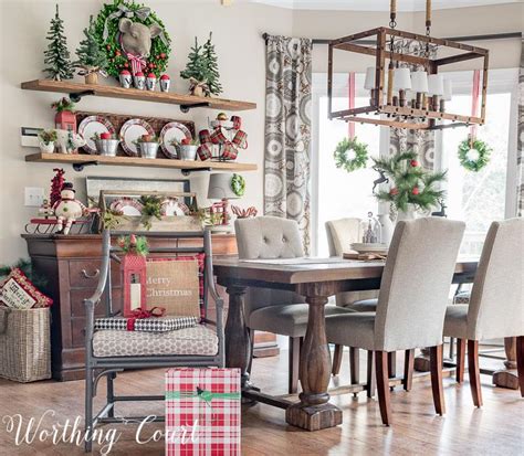 Traditional christmas decorations are typically green, red, and white, but other colors like gold have also become popular. My favorite from this week's Linky Party: Festive ...