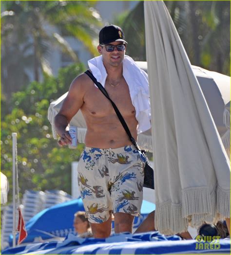 Photo Kris Humphries Goes Shirtless In Miami Photo Just Jared