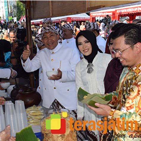 Instagram photo by yulyan parwati nov 15 2015 at 1 57am utc makanan sarapan from id.pinterest.com. Hari Jadi Kota Madiun ke-100, Sajikan Ribuan Pincuk Nasi ...