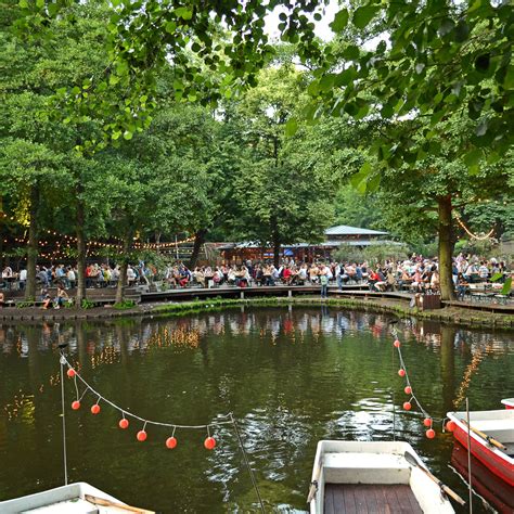 Located in the south west of berlin's popular tiergarten park not far from many of berlin's attractions, it is the perfect place to rest and recuperate after a day of sightseeing. Café am Neuen See - Berlin | CREME GUIDES