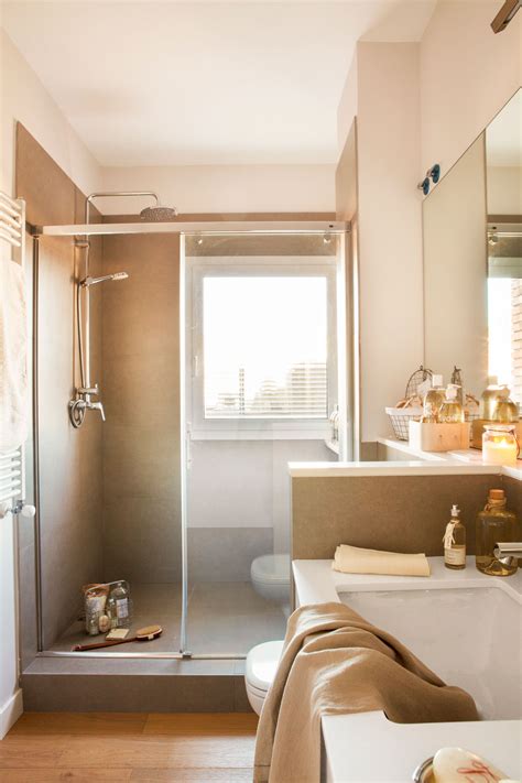 La firma gamadecor de porcelanosa grupo propone algunas ideas decorativas para ganar espacio y personalidad en el baño. Baños pequeños muy bien decorados