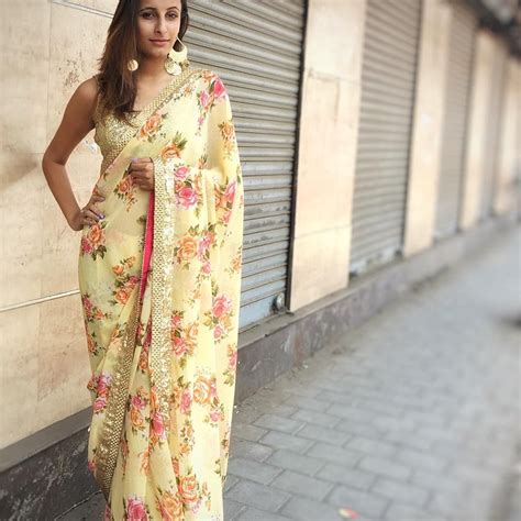 Lemon Yellow Floral Saree With Golden Border Work And Pink Back Border