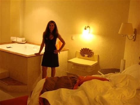 My Wife In Our Hotel Room Jr Suite Big Bathtub Foto Van The Royal