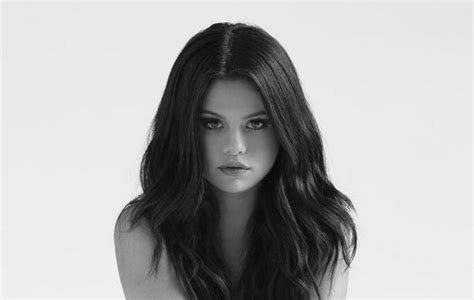 Selena Gomez Took One Out Of Biebs Book And Got Naked To Promote Her New Album Barstool Sports