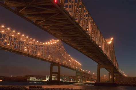 The crescent city connection (ccc), formerly the greater new orleans bridge (gno), is a pair of cantilever bridges that carry u.s. Crescent city connection - search in pictures