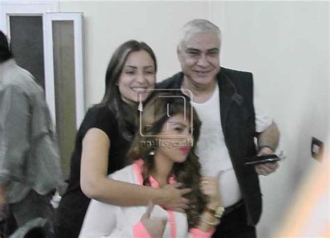 تواصل الفنانة المصرية ريم البارودي، اليوم الثلاثاء، تصوير مشاهدها في مسلسل أزمة نسب، وذلك داخل أحد المستشفيات. ريم البارودي: كواليس «ولي العهد» خالية من «النفسنة ...