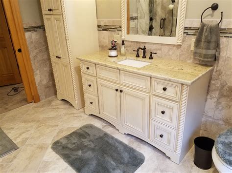 Perfecting the art of cabinet making since 1977, bertch remains committed to quality Bertch Vanity, Linen Cabinet and Mirror - Donovan Series ...