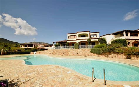 Trasferirsi sulla costa portoghese comprando una casa in algarve, nell'alentejo o su una delle isole del portogallo è un sogno che adesso può diventare realtà: Case in vendita vicino al mare in Sardegna rif. Menduli ...