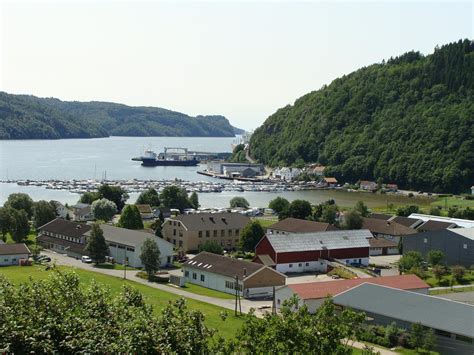 Choose from more than 115 properties, ideal house rentals for families, groups and couples. GENERALFORSAMLING i LYNGDAL 24.-28. juli - Marit & Irene