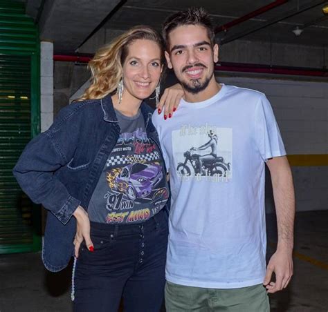 Nora De Faust O Schynaider Moura Celebra Anivers Rio De Jo O Guilherme