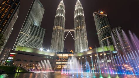 The new building could comprise three office towers on top of a retail podium and come up on four acres of land named lots. Petronas (KLCC) Tower Fountain Show - My Heart Will Go On ...