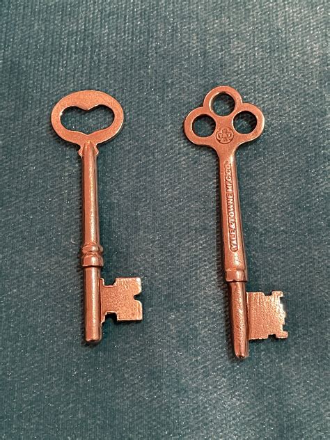 2 Vintage Keys Etsy