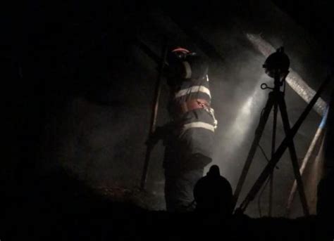 Jun 06, 2021 · rămâne de văzut ce anume a provocat acest incendiu, dacă este vorba sau nu despre o neglijență, dar mai ales dacă autoritățile de mediu vor decide închiderea centrului. Incendiu la acoperișul unei case din Alba Iulia. Pompierii ...