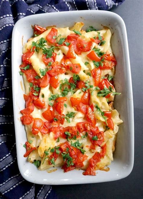Favorite hors d'oeuvres, entrées, desserts Mary Berry's Creamy Chicken Pasta Bake, a fantastic family meal that is super easy t… | Creamy ...