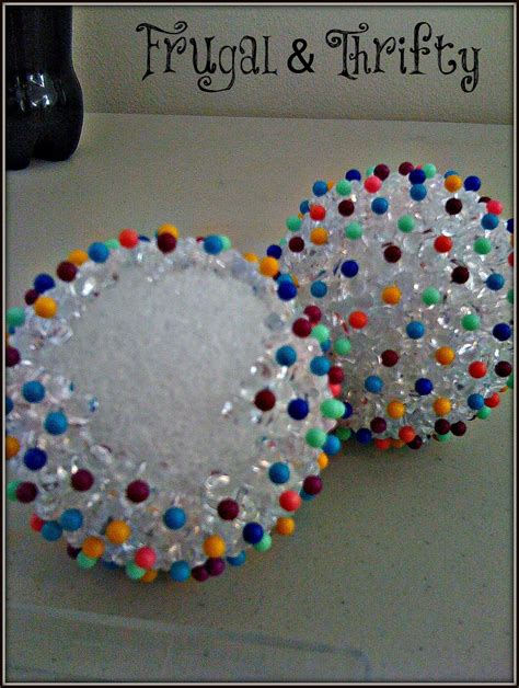 I love sharing simple craft ideas, step by step diy project tutorials. Frugal & Thrifty : Do It Yourself ~ Christmas Ball Ornaments