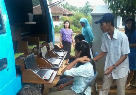 Pengenalan perkataan tamadun merangkumi tentang kebudayaan, kemajuan, pembangunan, peradaban dan kemakmuran yang dicapai oleh sesuatu bangsa. Pengaruh Globalisasi terhadap Budaya Nasional - masrafli.com
