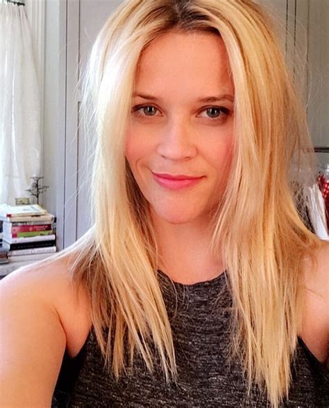 Reese Witherspoon Has Four Inches Cut Off Her Long Blonde Hair For Easy Care Style Daily Mail