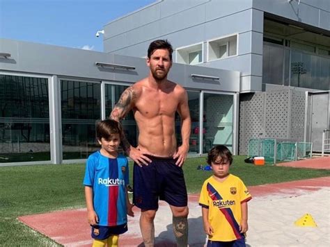 Lionel Messi Mostra Tanquinho Sarado Em Dia Com Os Filhos Quem Quem News