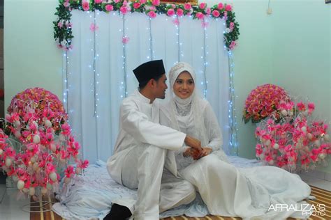 Afloral brings us this easy diy for simple wedding centerpieces. When She Whispers & Giggles: DIY Mini Pelamin