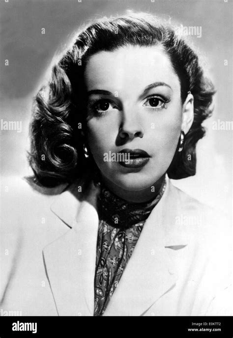 American Actress Singer Judy Garland Fotos Und Bildmaterial In Hoher