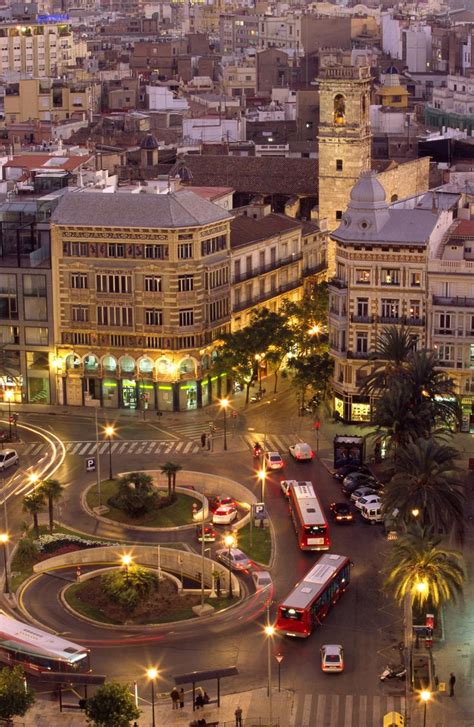 Die hauptstadt der autonomen das estadio mestalla, offiziell mestalla, camp del valència, ist ein fußballstadion in valencia, spanien. Valencia's old city centre | Spanien reise, Portugal ...