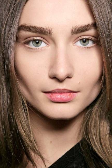 Fashion Week Forecast 16 Models To Watch Now Thick Eyebrows Natural