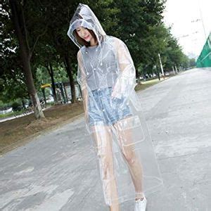Tampil Gaya dan Trendy Dengan Jas Hujan Transparan Dari Bahan PVC