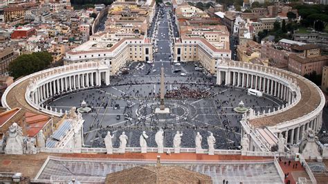 San pedro, is an experience that is best seen in person, be sure to visit here with your family and friends. Vista aérea de la Plaza de San Pedro, en el Vaticano
