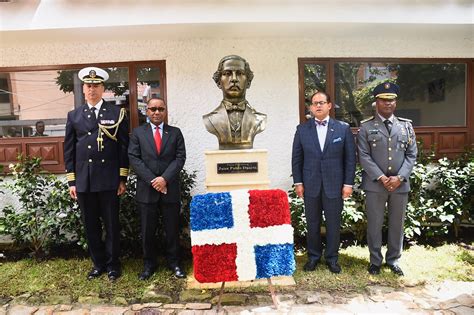 Misión Dominicana En Colombia Desveló Busto De Juan Pablo Duarte