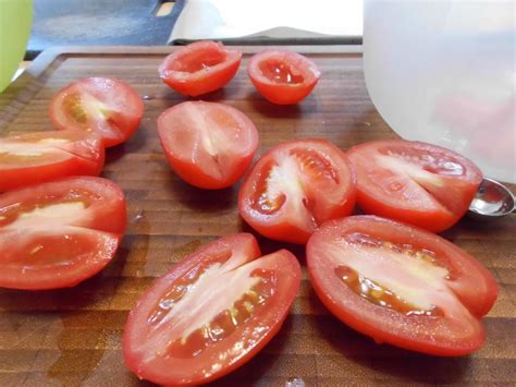 Tomaten Trocknen Im Backofen In L Mit Kr Utern Als Antipasti Einlegen