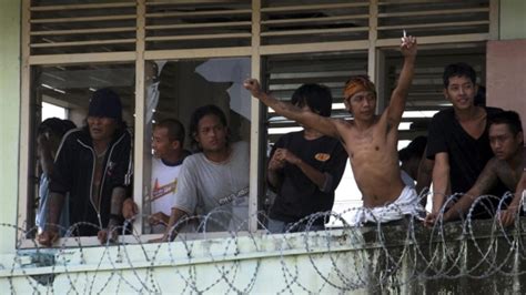 indonésie la prison de kerobokan à bali aux mains des détenus