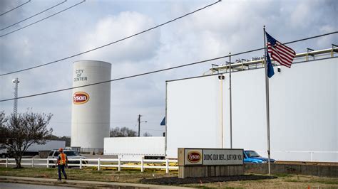 Iowa Plant Reopens After Testing Shows 177 Workers Infected Nbc New York