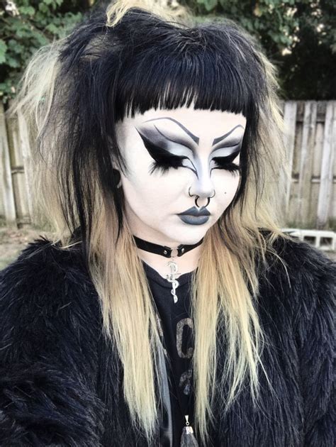 Trad Goth Or Somethin 🦇 Goth Eye Makeup Goth Makeup Gothic Makeup