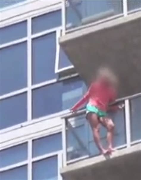 Stuntmen Rescue Suicidal Woman At Comic Con Pull Her Off Ledge Of 14