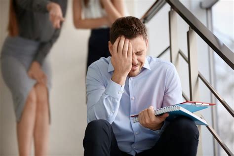 Je früher sie sich wehren und damit zeigen, dass man sich mit ihnen nicht alles erlauben kann, desto größer die chance, den konflikt im keim zu ersticken. Mobbing am Arbeitsplatz