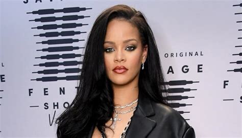 Rihanna ‘in Talks To Headline Glastonbury 2023