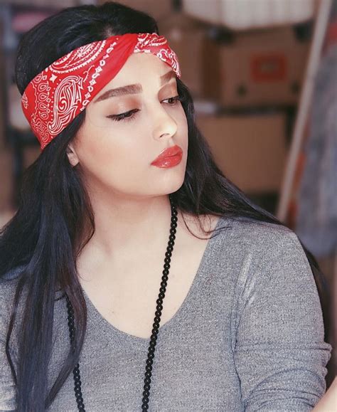 وأيضا لماذا لا يعد تشبها بالنساء حين يطيل الرجل شعره لكتفه ، ولكنه تشبه بالرجال حين تقص المرأه شعرها للقصير؟ وهل يوجد أدله على تحريم قص المرأه لشعرها فوق الأذن مع مراعاة عدم شبهه بالرجال؟ حيث توجد بعض القصات القصيره ولكنها لا تشبه قصات الرجال فما. الجزء الــثـامــن /بنوتات وبس - الصفحة 57 - منتديات درر العراق