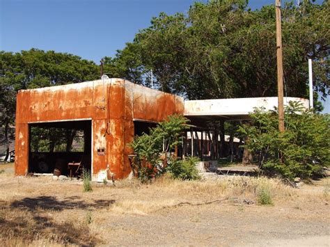 Abandoned places have struck the eye of many. 24 Abandoned Places in Oregon That Are Downright Awesome | Abandoned places, Oregon life, Abandoned