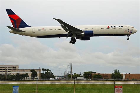 Delta Air Lines Boeing 767 400er N841mh Mia Miami International