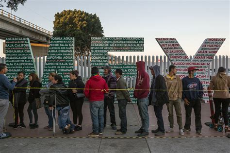 La Lista Que Controla Los Destinos De Los Migrantes En Tijuana Español