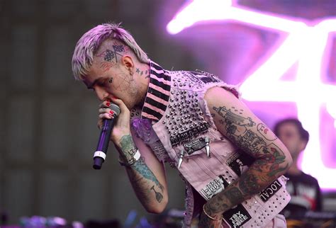 Rapper Fashion Star Lil Peep Dies Drug Overdose Suspected Chicago
