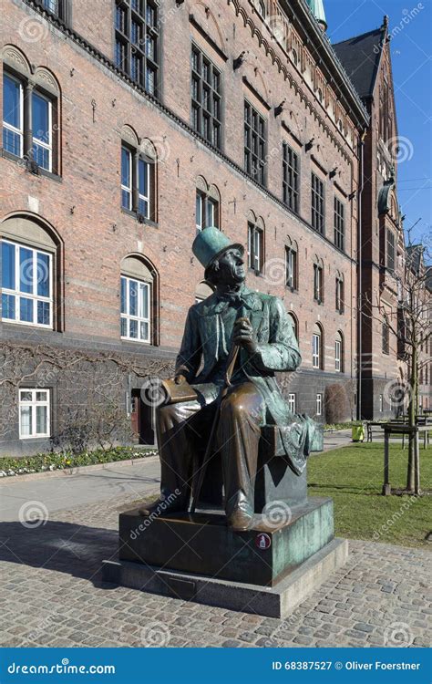 Hans Christian Andersen Statue In Kopenhagen Redaktionelles