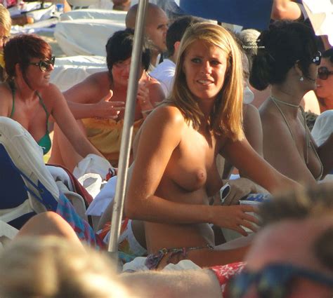 Topless beach girls Arbeitskräfte