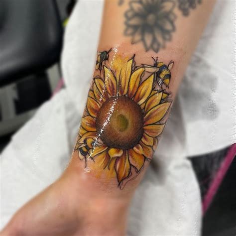 Illustrative Sunflower And Bees Tattoo Tattoos Sunflower Tattoo Bee