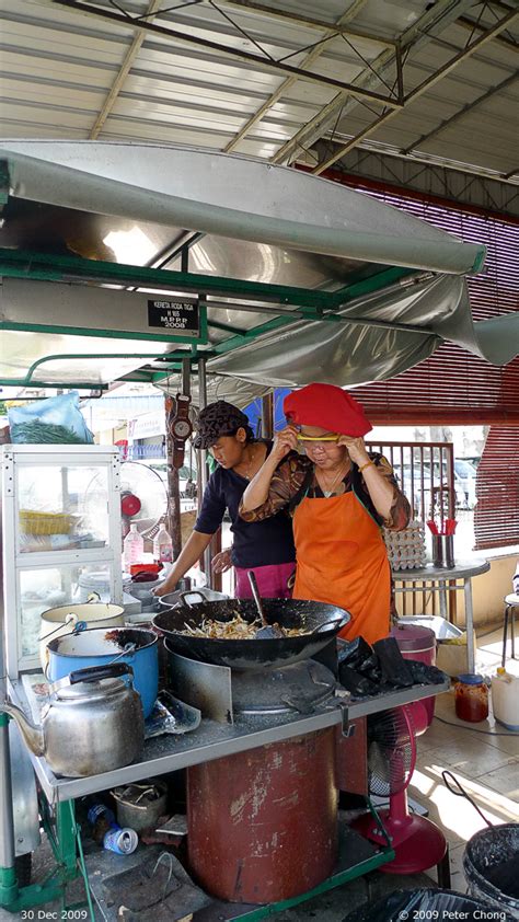 Lorong selamat char koay teow has been featured in ho chiak months ago. Ho Chiak: Feasting in Penang: Lorong Selamat Char Koay Teow