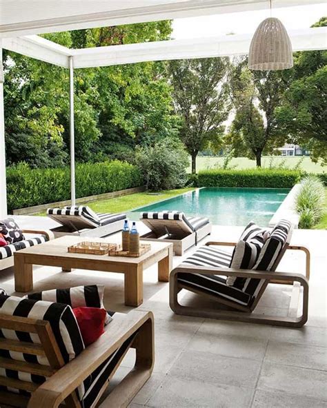 Black and white outdoor patio decor. Difference Between a Terrace and a Balcony | DesignRulz