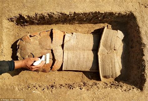 Chinese Experts Discover 113 Ancient Human Remains Buried In Household Clay Containers Daily