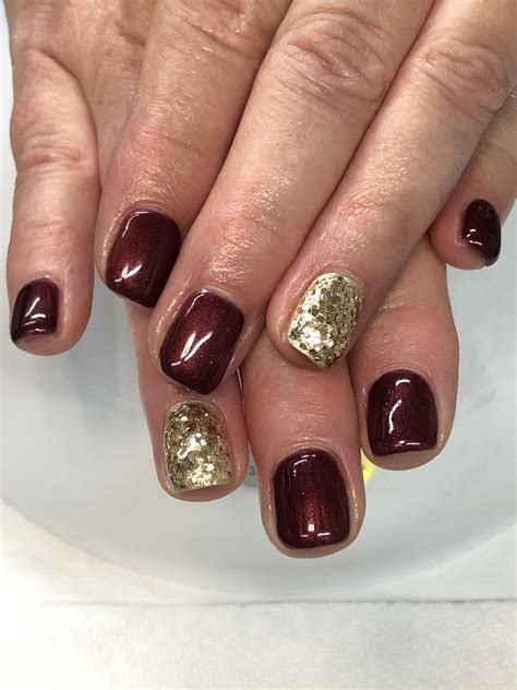Burgundy and Gold Glitter Gel Nails Light Elegance Pour Me a Kiss, Gold