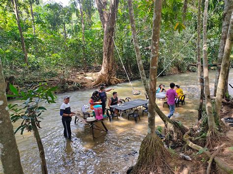 Makan tengah sungai di dusun tok wak, baling, kedah. Malaysia Truly Asia - The Official Tourism Website of Malaysia